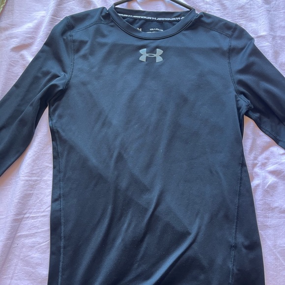 Active wear black under armour top - Picture 1 of 4